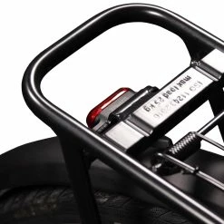 Lupine - Feu Arrière C14 G Pour Vélo électrique (montage Sur Porte-bagages Arrière) -Vélos électriques Soldes lupine feu arriere c14 g pour vae montage porte bagages arriere detail 2 3840x2160